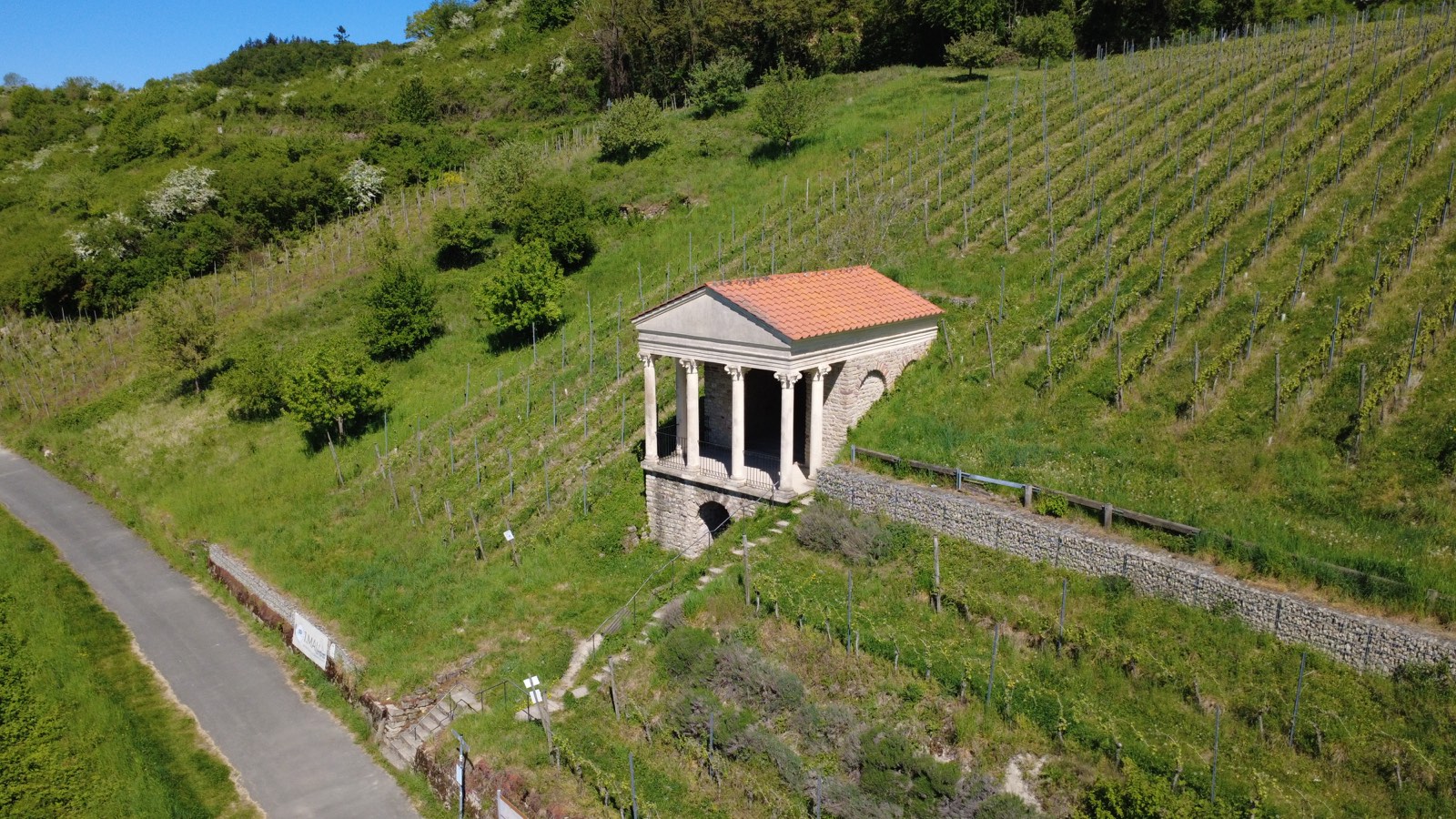 Grutenhäuschen Weinberg Luftaufnahme